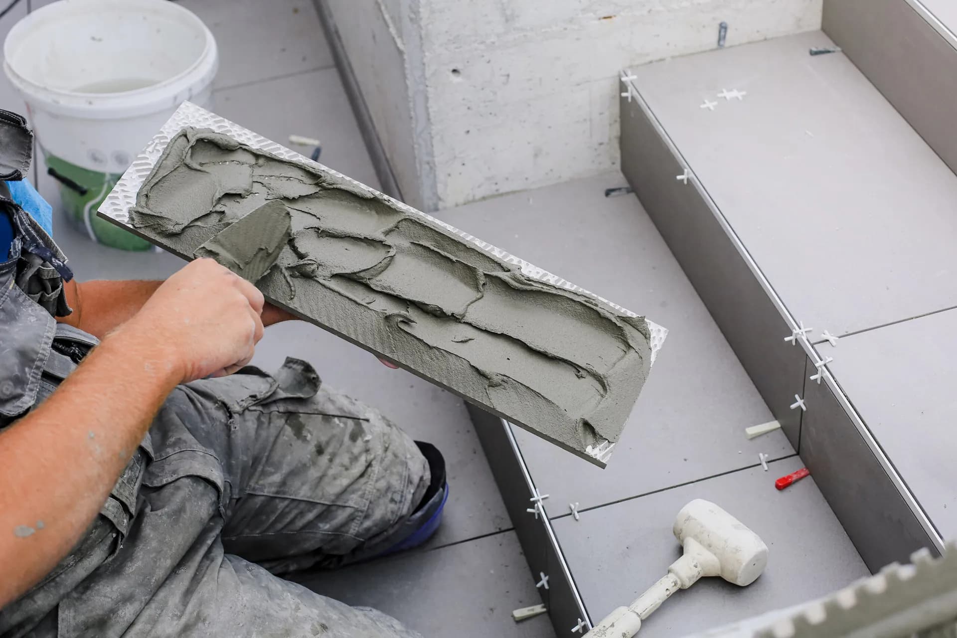 Mion-Bodenisolation mit Dämmplatten und Heizrohren vor dem Estrich-Einbau